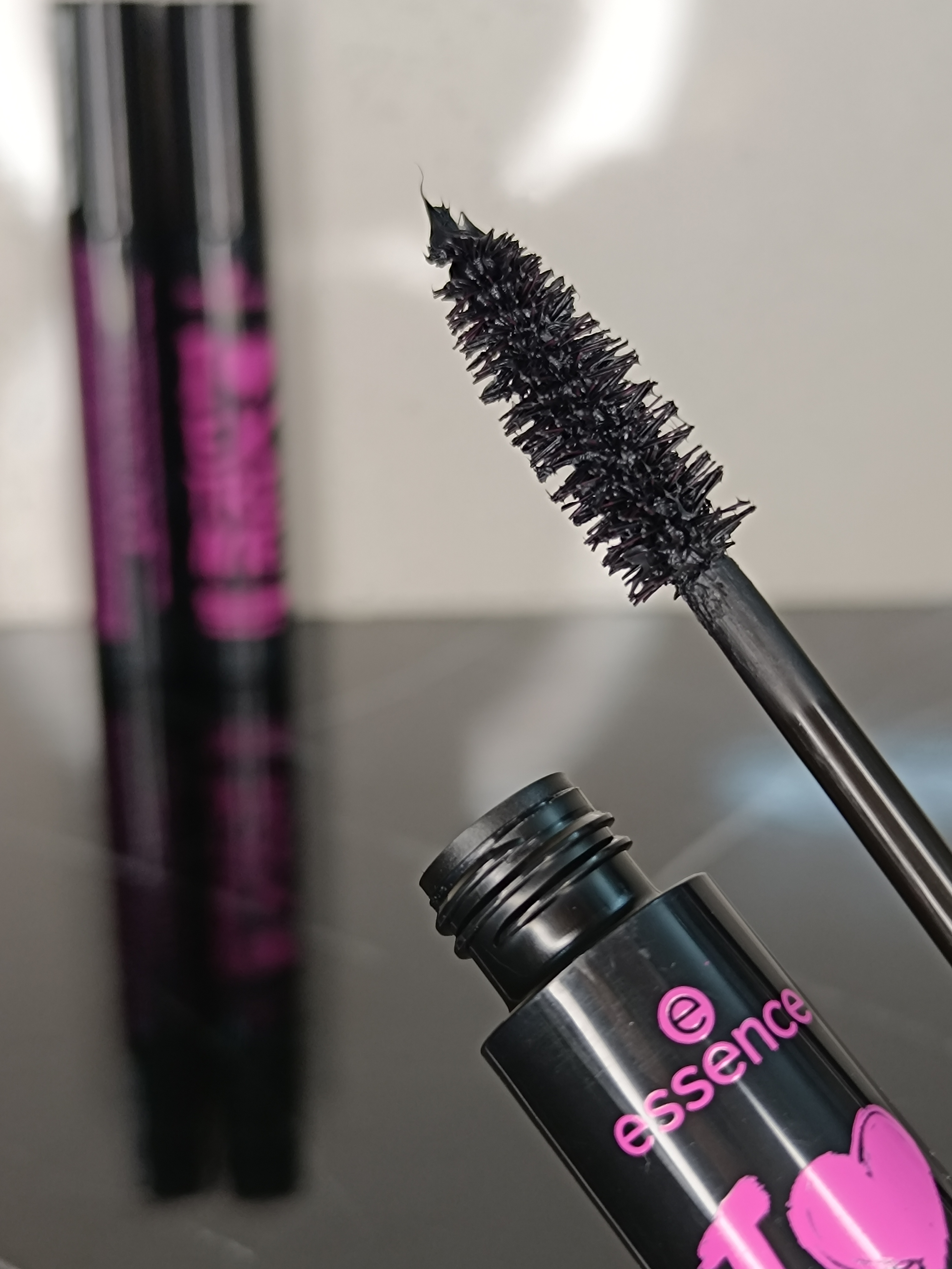 ریمل حجم دهنده اسنس اصل essence پوکه مشکی و صورتی